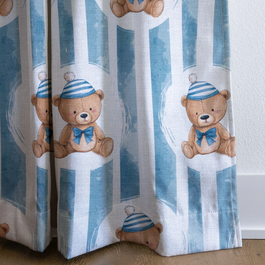 Classic Teddy - Drapery — corner closeup