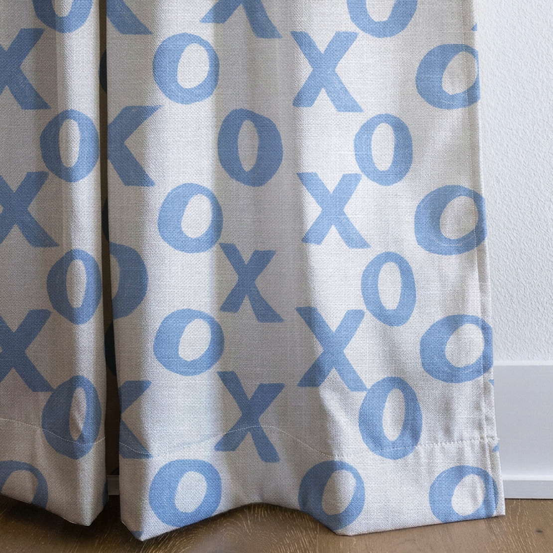 Tic Tac - Drapery — corner closeup