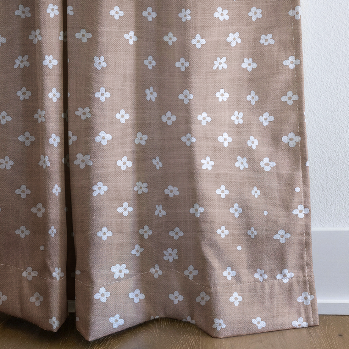 Daisy Dot - Drapery — corner closeup
