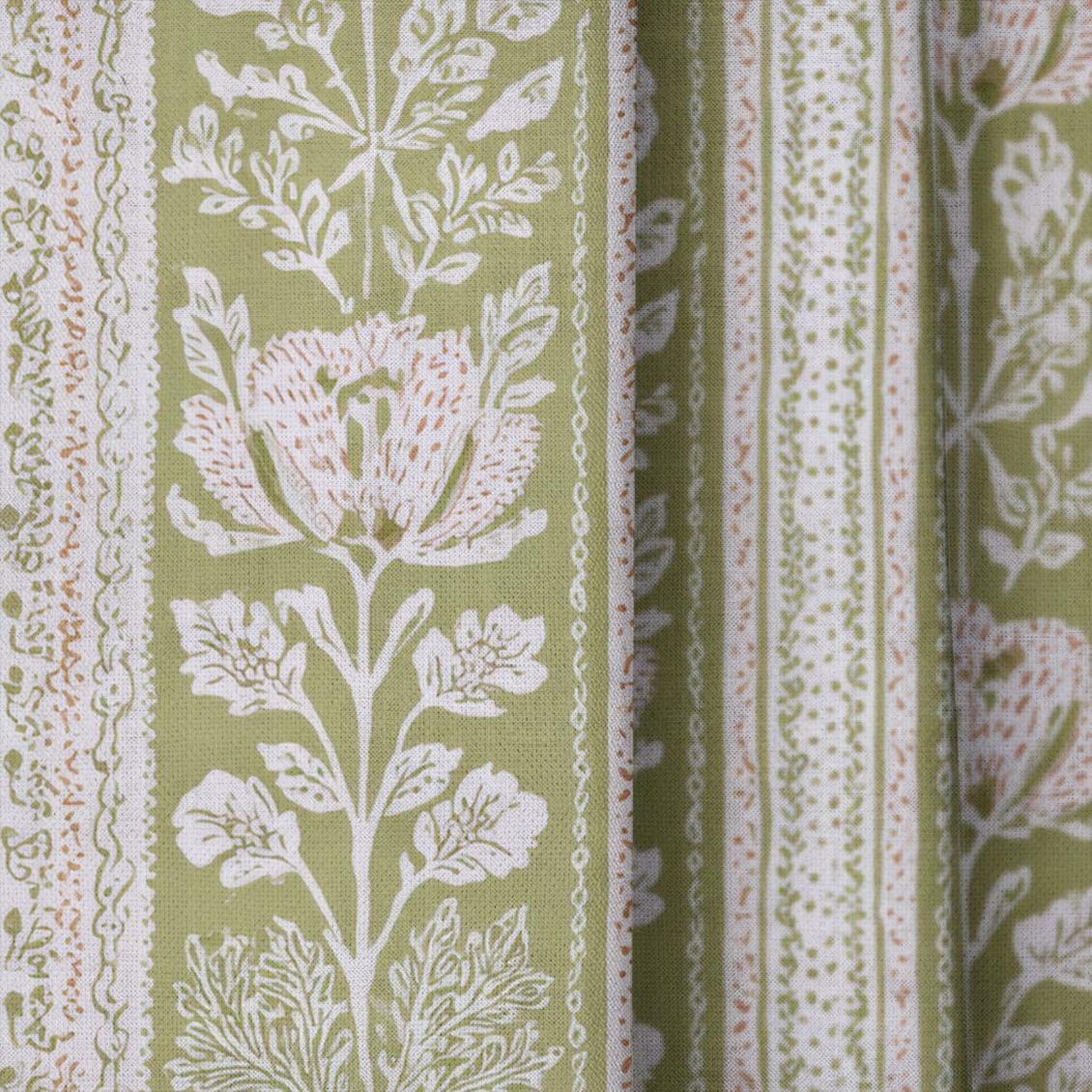 Atelier Rose - Drapery — close up