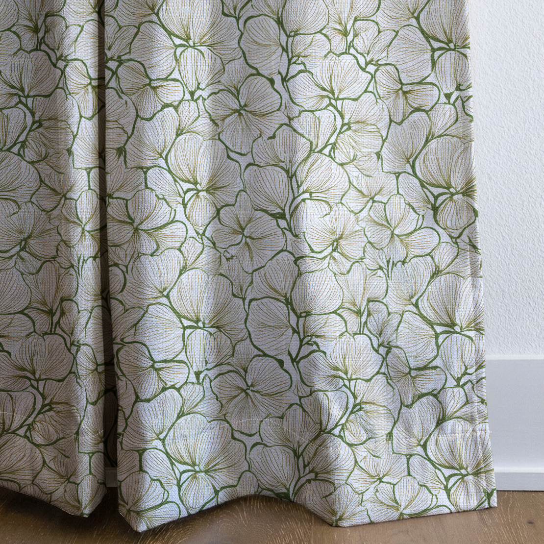 Three Leaf Clover - Drapery — corner closeup