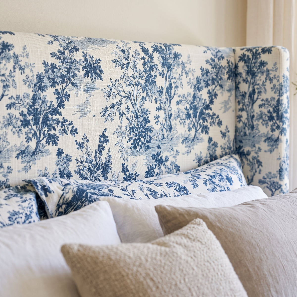 The Selene Bed in Benjamin