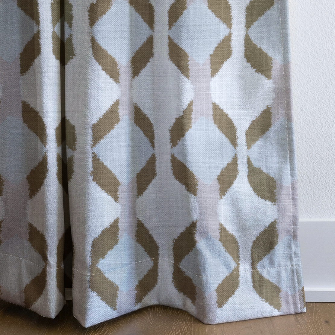 Trellis Charm - Drapery — corner closeup