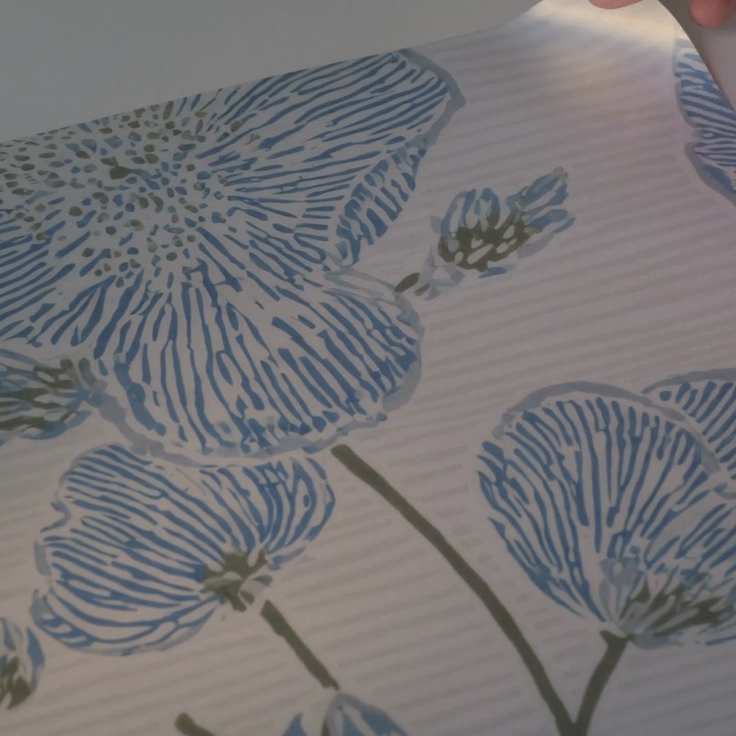 Load video: Blue Dresses Wallpaper